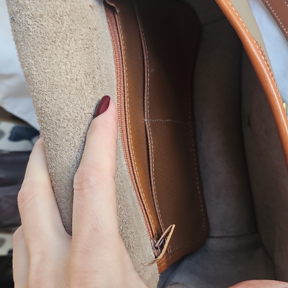 Vintage Dooney & Bourke Classic Tan and Brown Leather Crossbody Bag - Picture 11 of 13